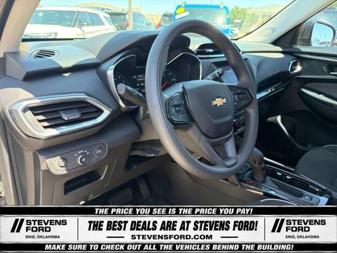 Used 2023 Chevrolet TrailBlazer LT FWD image 19