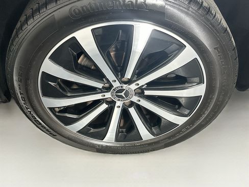 Used 2023 Mercedes-Benz GLB 250 4MATIC image 11