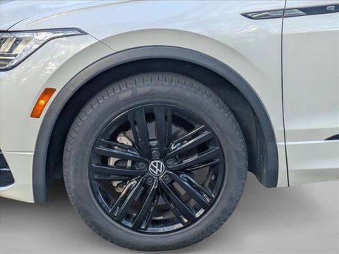 Used 2022 Volkswagen Tiguan SE R-Line image 9