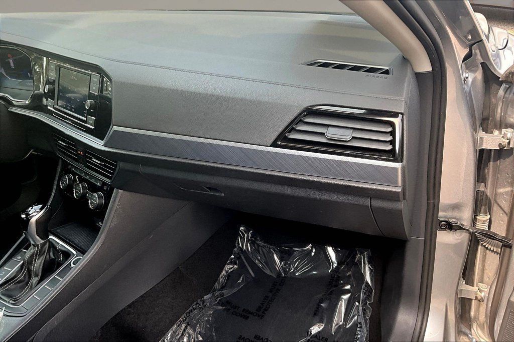 Used 2024 Volkswagen Jetta SE FWD image 24