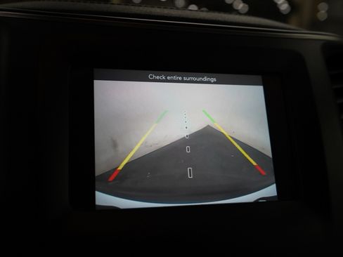 Used 2019 Jeep Cherokee Latitude Plus w/ Cold Weather Group FWD image 28
