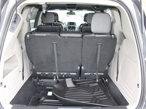 Used 2020 Dodge Grand Caravan SXT image 14