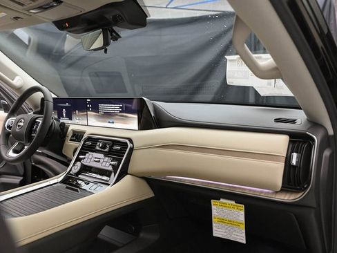 New 2025 Nissan Armada Platinum Reserve image 17