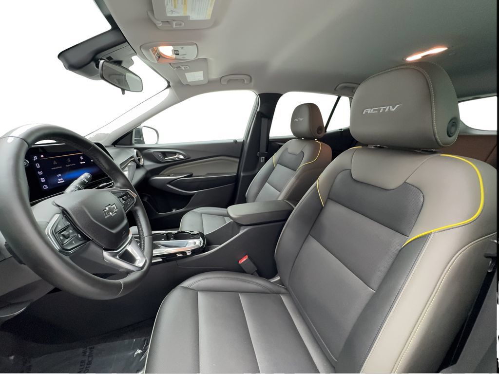 Used 2025 Chevrolet Trax ACTIV w/ Driver Confidence Package FWD image 19
