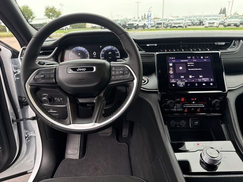 New 2025 Jeep Grand Cherokee Altitude image 25