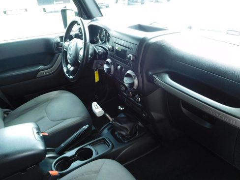 Used 2017 Jeep Wrangler Sport AWD/4WD image 14