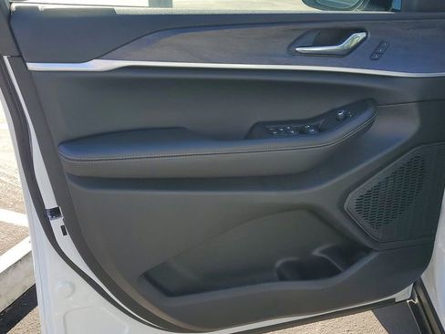 New 2025 Jeep Grand Cherokee Limited image 22