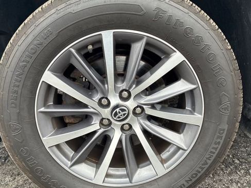 Used 2018 Toyota Highlander XLE image 18