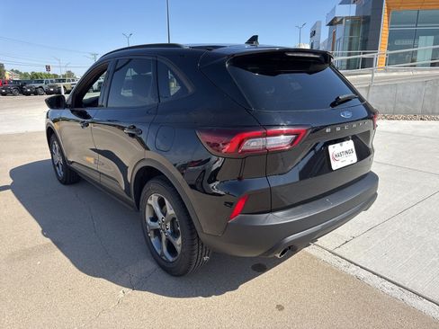 Used 2025 Ford Escape ST-Line Select AWD/4WD image 3