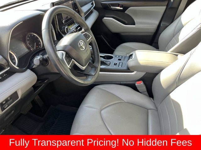 Used 2023 Toyota Highlander XLE AWD/4WD image 29