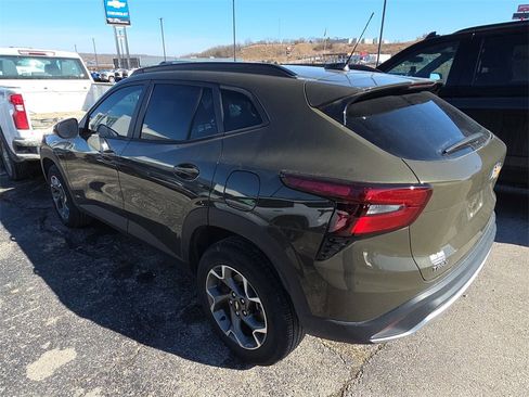 Used 2024 Chevrolet Trax LT w/ LT Convenience Package image 4