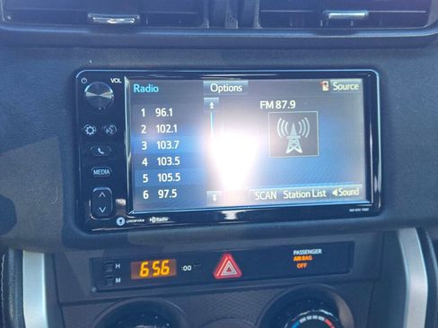 Used 2017 Toyota 86 image 39