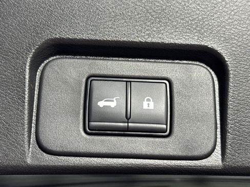 Used 2024 Nissan Rogue SV FWD image 29