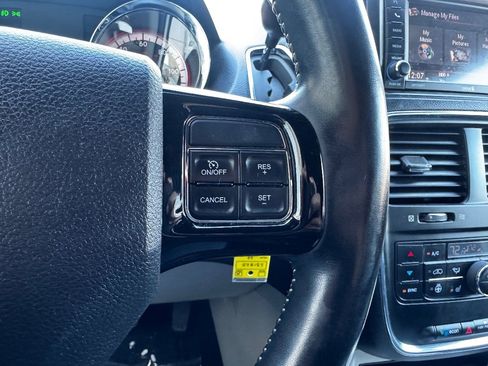 Used 2020 Dodge Grand Caravan SXT w/ Driver Convenience Group FWD image 26