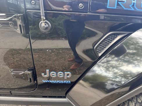 Used 2022 Jeep Wrangler Unlimited Rubicon 4xe w/ Steel Bumper Group image 17