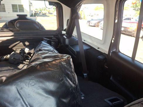 Used 2024 Jeep Wrangler Unlimited AWD/4WD image 14