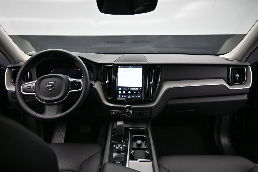 Used 2025 Volvo XC60 B5 Plus AWD/4WD image 21