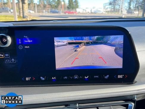 Used 2025 Chevrolet Traverse LT image 33