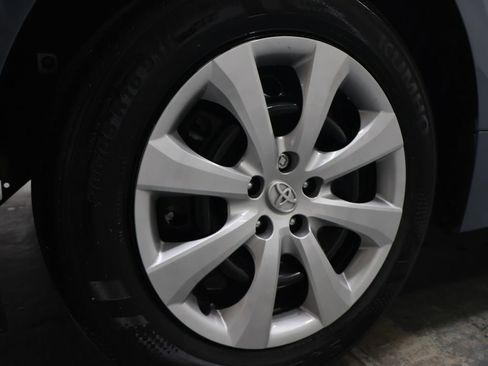 Used 2025 Toyota Corolla LE FWD image 30