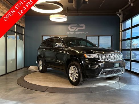 Used 2017 Jeep Grand Cherokee Overland w/ Jeep Active Safety Group AWD/4WD image 1