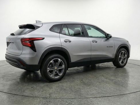 Used 2025 Chevrolet Blazer LT FWD image 9