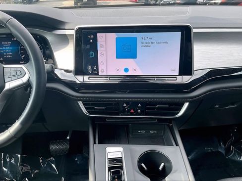 Used 2025 Volkswagen Atlas Cross Sport SE image 7