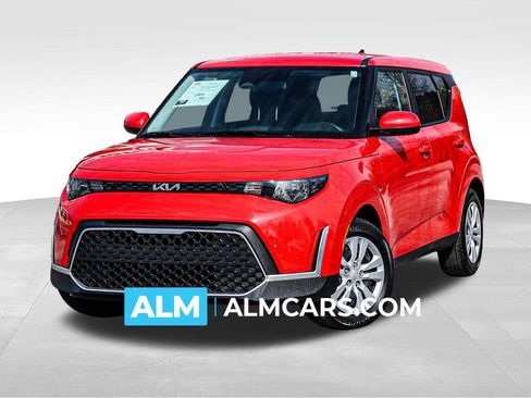 Used 2025 Kia Soul LX FWD image 1