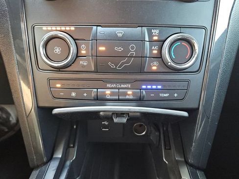 Used 2018 Ford Explorer XLT FWD image 19