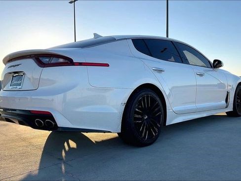 Used 2018 Kia Stinger Base image 4