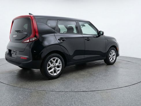 Used 2025 Kia Soul LX w/ LX Technology Package FWD image 9