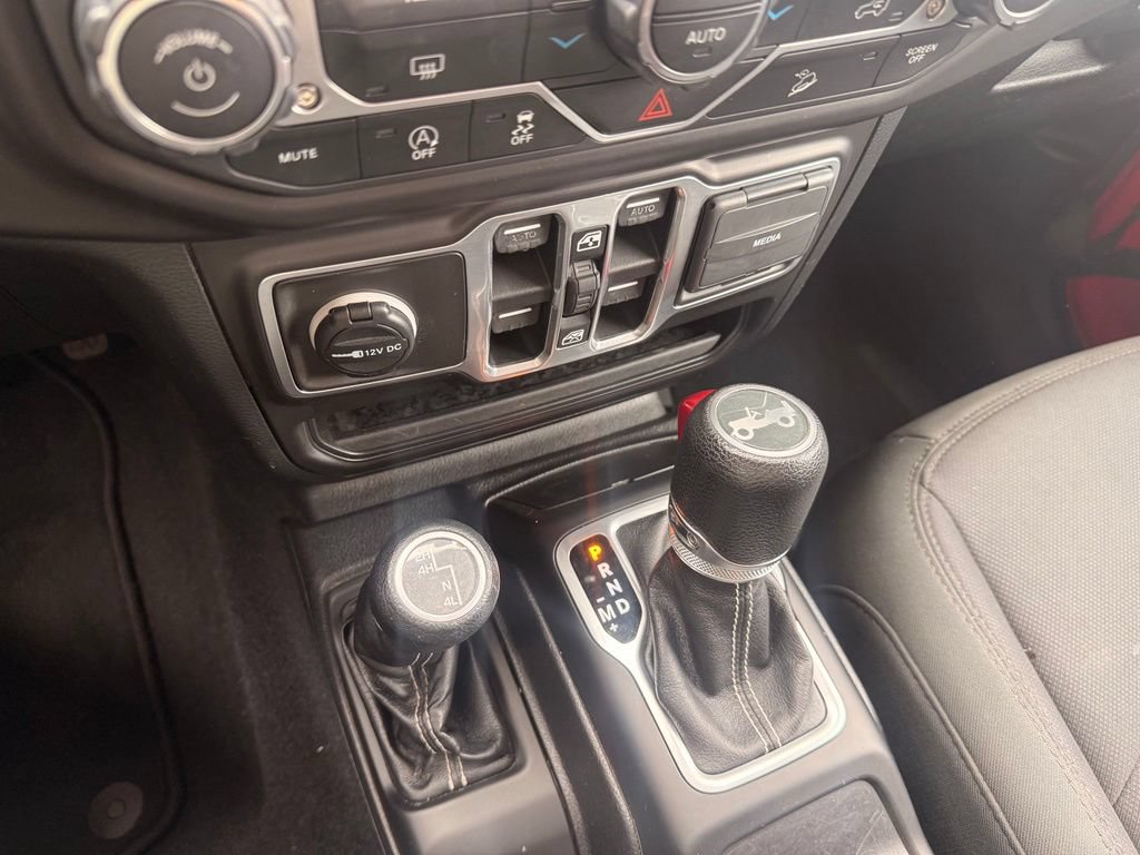 Used 2018 Jeep Wrangler Unlimited Sahara AWD/4WD image 29
