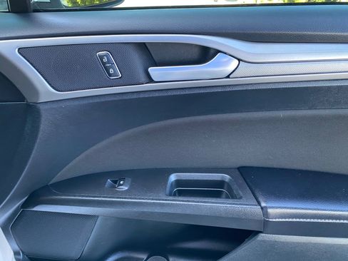 Used 2019 Ford Fusion SE image 45