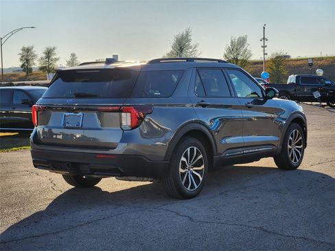 Used 2025 Ford Explorer ST-Line image 7