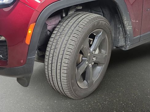 Used 2024 Jeep Grand Cherokee Limited w/ Luxury Tech Group II image 37