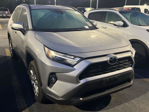 Used 2025 Toyota RAV4 XLE Premium image 8