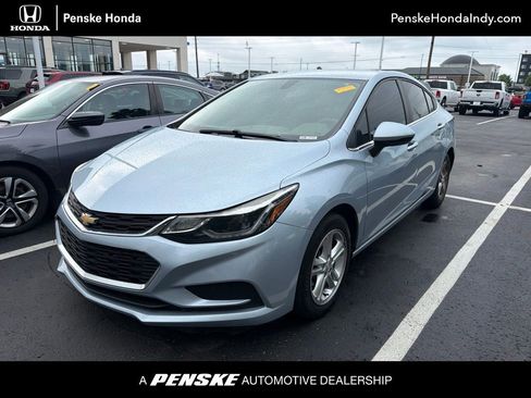 Used 2017 Chevrolet Cruze LT w/ Convenience Package FWD image 1