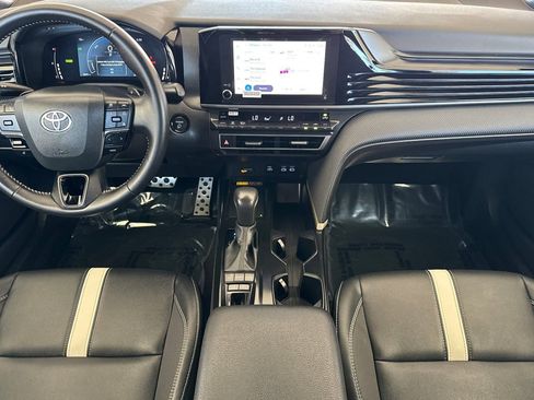 Used 2025 Toyota Camry SE w/ Convenience Package FWD image 13