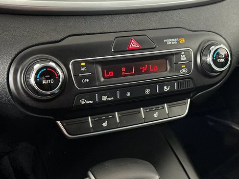 Used 2020 Kia Sorento S FWD image 19