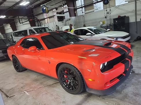 Used 2016 Dodge Challenger SRT Hellcat RWD image 5
