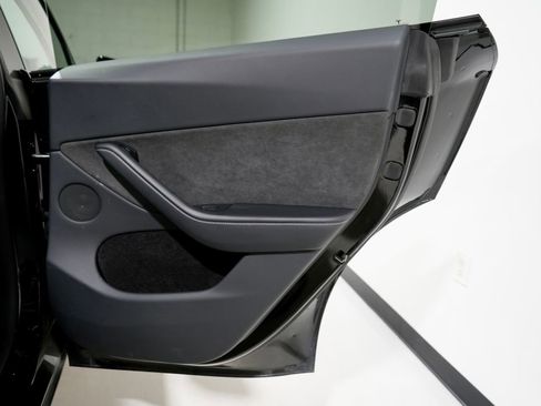 Used 2023 Tesla Model Y Long Range image 29