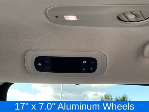 Used 2024 Chrysler Pacifica Touring-L image 19