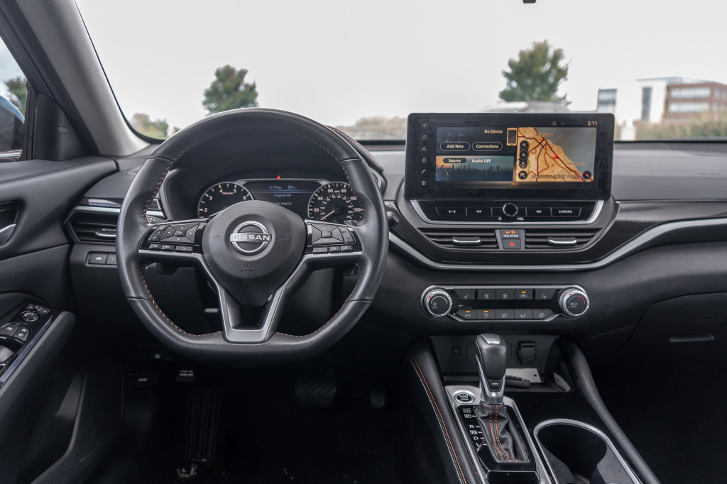 Used 2024 Nissan Altima 2.5 SR w/ SR Premium Package FWD image 15