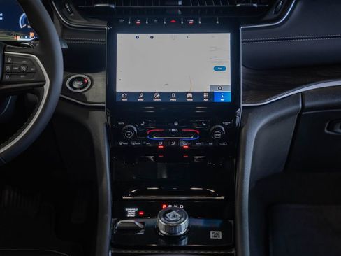 New 2025 Jeep Grand Cherokee Limited image 21