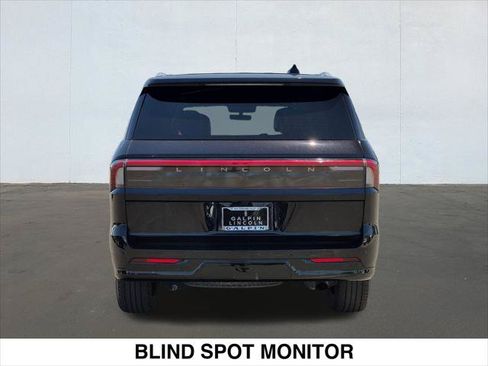 Certified 2025 Lincoln Navigator Reserve AWD/4WD image 4