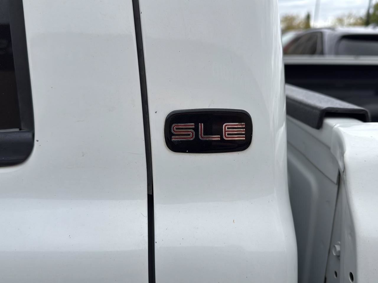 Used 2005 GMC Sierra 2500 SLE AWD/4WD image 8