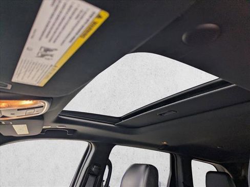 Used 2018 Jeep Grand Cherokee Altitude AWD/4WD image 17