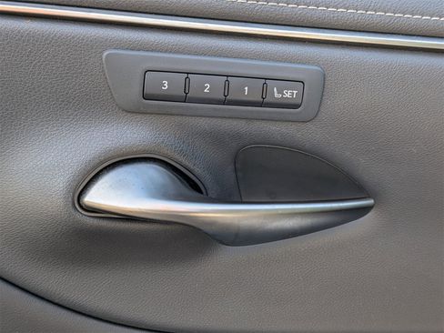 Used 2019 Lexus ES 300h w/ Premium Package image 13