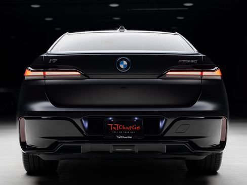 Used 2023 BMW i7 xDrive60 AWD/4WD image 26