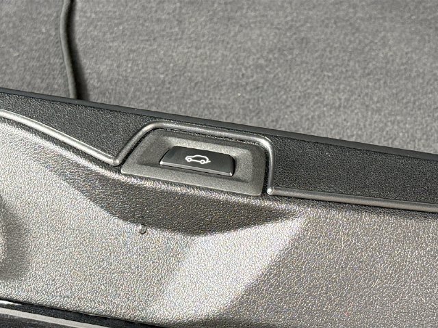 Used 2022 BMW X5 M50i w/ Parking Assistance Package AWD/4WD image 29