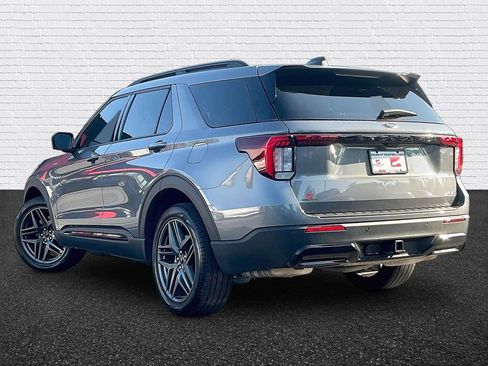 Used 2025 Ford Explorer ST-Line w/ ST-Line Street Pack AWD/4WD image 4